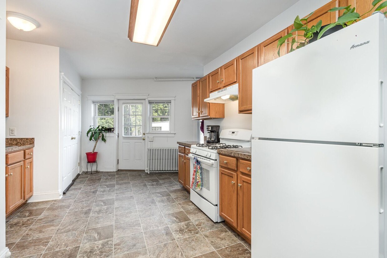 Primary Photo - 342 N Cedar St