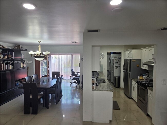 Building Photo - 4916 Sheridan St