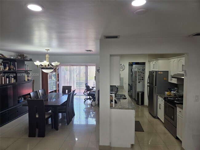 Foto del edificio - 4916 Sheridan St