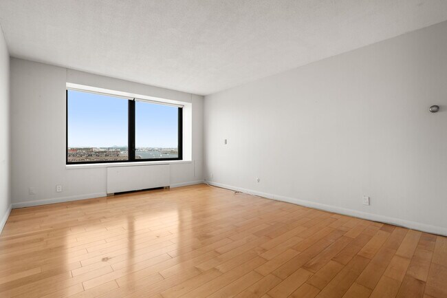 Building Photo - 85 E India Row
