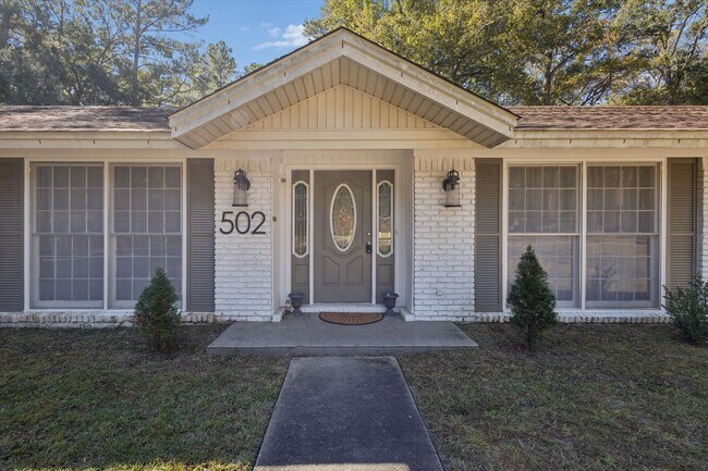 Building Photo - MOVE-IN READY! (Pet Friendly)