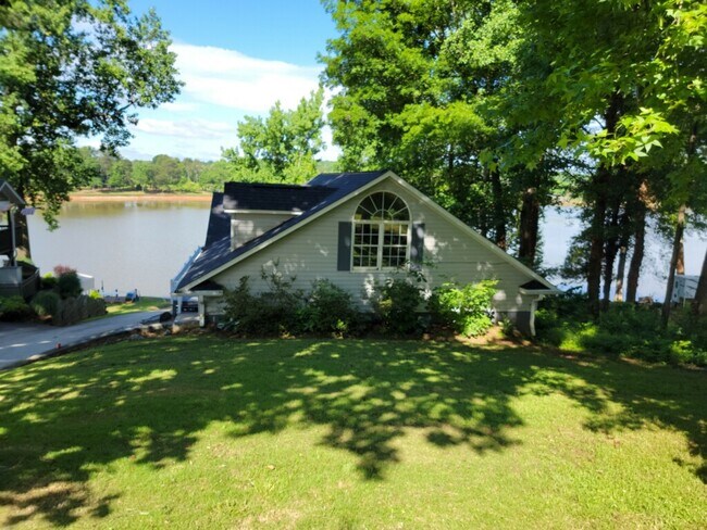 Building Photo - 231 Lyman Lake Rd