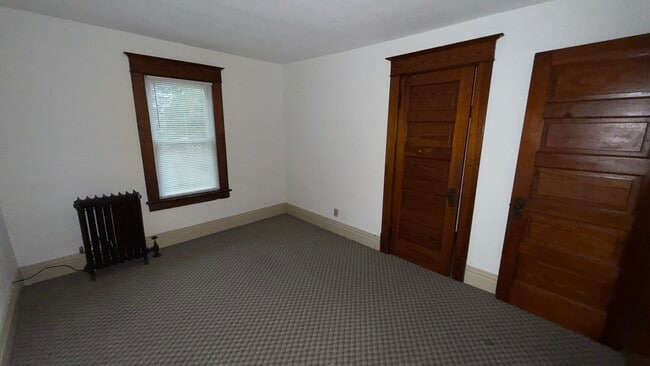 Building Photo - 250 Ideal St