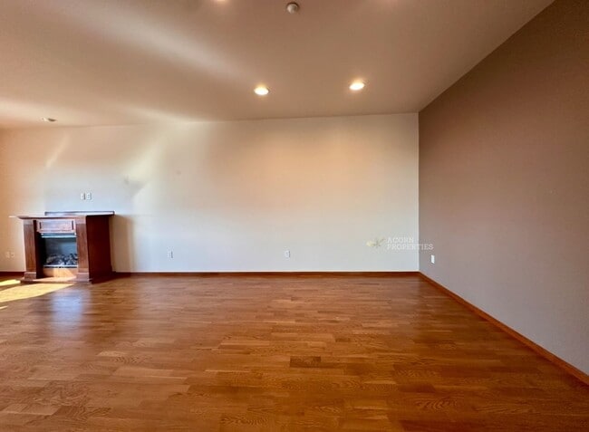 Building Photo - 1850 SW Scenic Heights St
