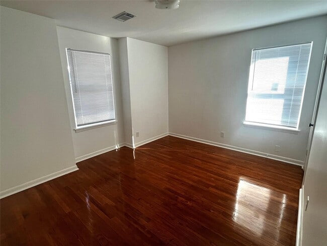 Building Photo - 5117 De Lange Ln