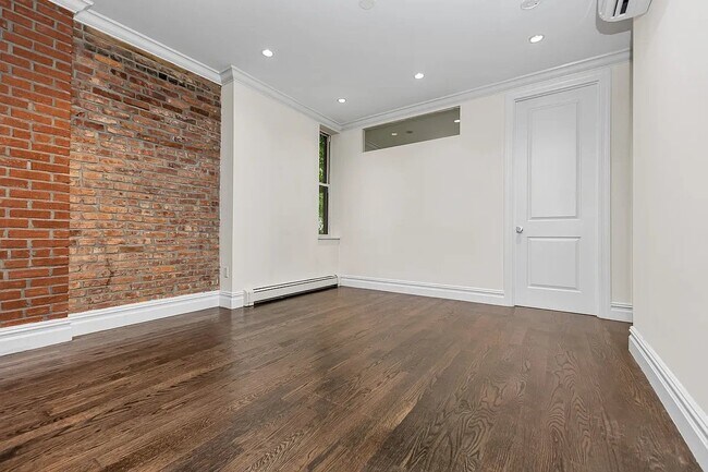 Building Photo - 448 W 19th St