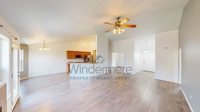 Building Photo - 949 Carmella St