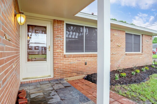 Building Photo - 5814 Anaqua Dr