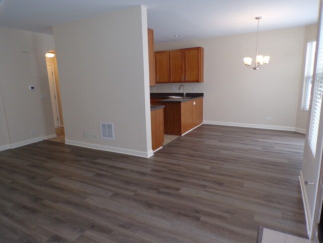 Building Photo - 6771 Slate Dr