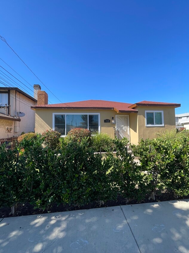 Foto principal - 3729 W 132nd St