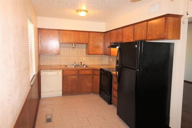 Building Photo - 300 Chalmette Dr
