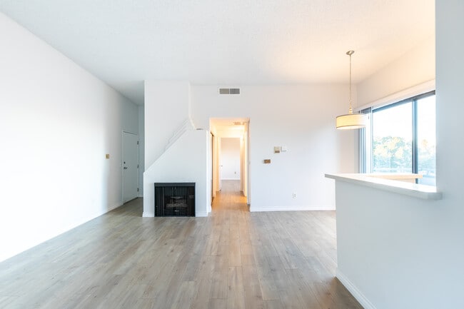 Building Photo - 2584 S Centinela Ave