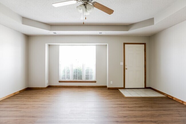 Building Photo - Raymore Ranch