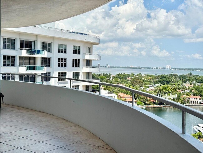 Foto del edificio - 5161 Collins Ave