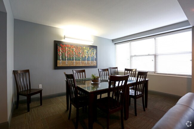 Sala de reuniones - City Parc at Pine Senior Living