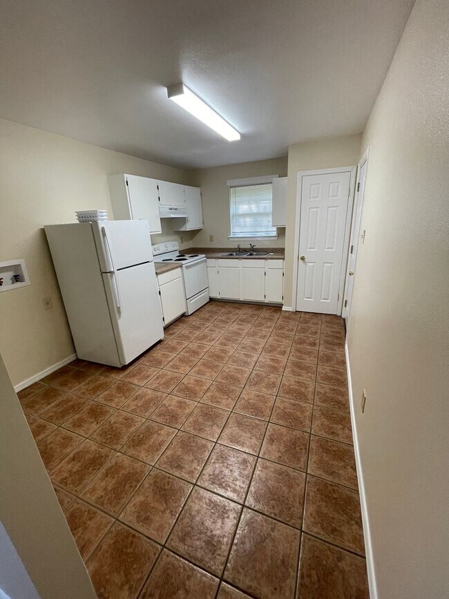 Foto del edificio - 2344 Elm Park Dr