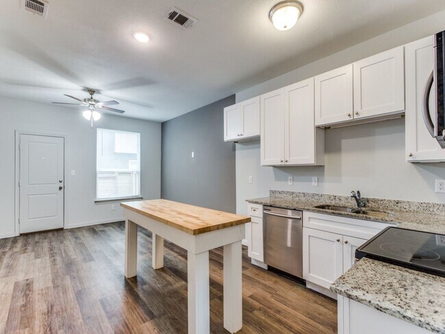 Foto del edificio - 3419 Heritage Ln