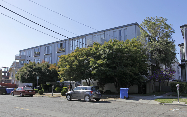 Foto del edificio - Berkeley Park Apartments