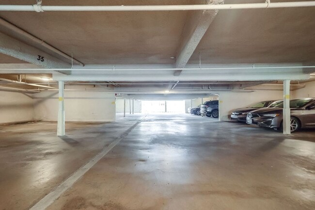 Interior Photo - 621 E. 99th St