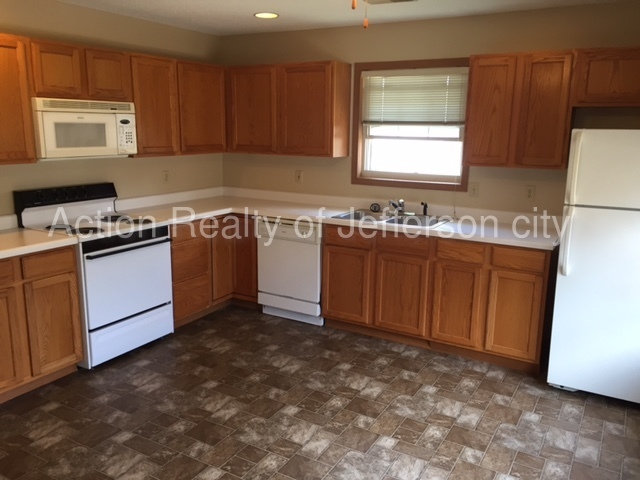 Building Photo - 5010 Charm Ridge Dr