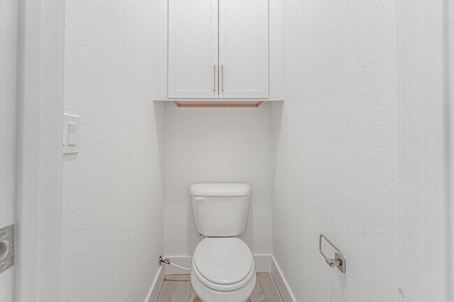 Foto del edificio - Beautiful townhome off of I St!