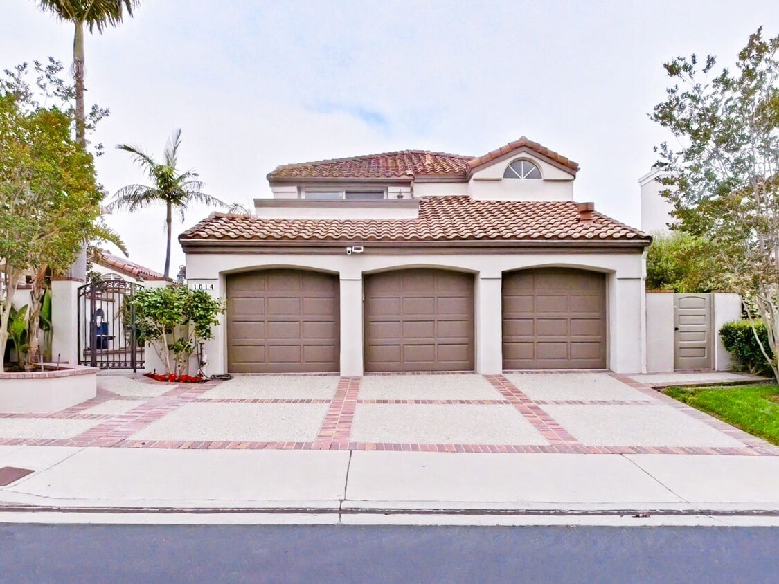 Primary Photo - FURNISHED - Elegant 3 bedroom with office ...