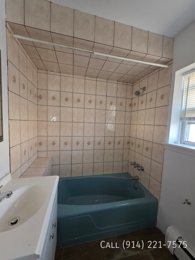 Building Photo - 622 Agar St