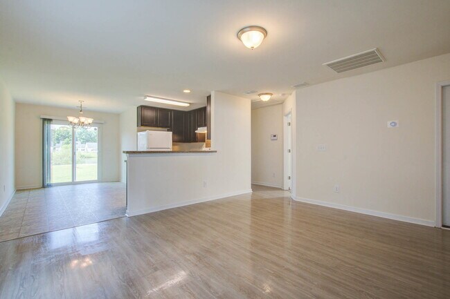 Foto del edificio - 183 Brittondale Rd