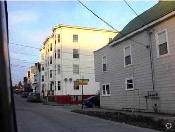 Building Photo - 127 Oak St