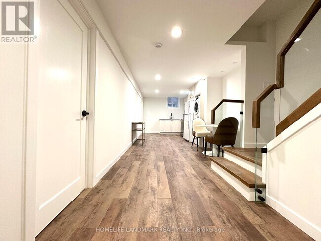 Building Photo - 21 Villandry Crescent