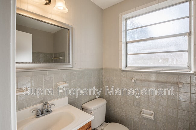 Foto del edificio - 1059 Glynlea Rd