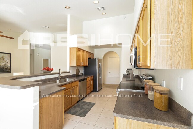 Building Photo - 715 W Milada Dr
