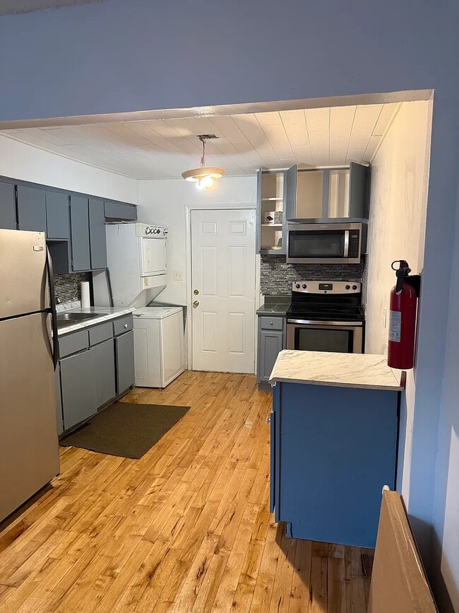 Foto del edificio - Room in Apartment on Dunlap Ave