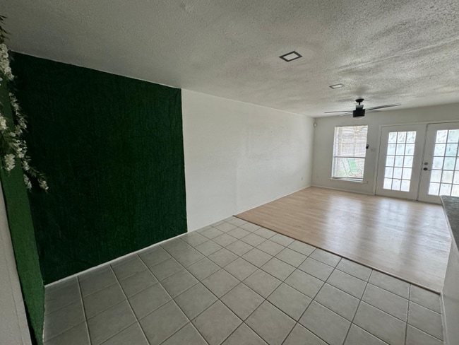 Building Photo - 6685 Kentwick Dr