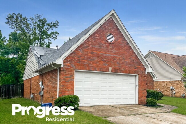 Building Photo - 10734 Pecan View Dr
