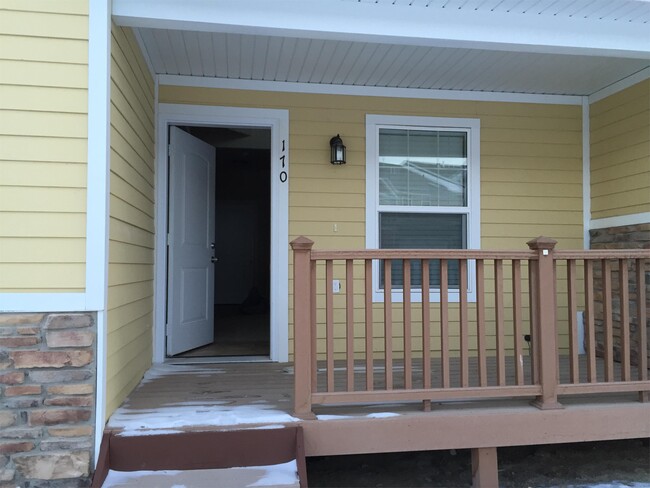 Building Photo - 170 Fox Hills Dr
