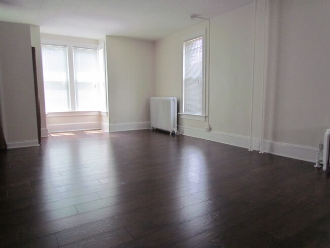 Building Photo - 412 W Washington St