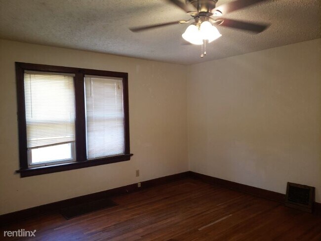 Building Photo - 2 br, 1 bath Townhome - 910 N. Amidon