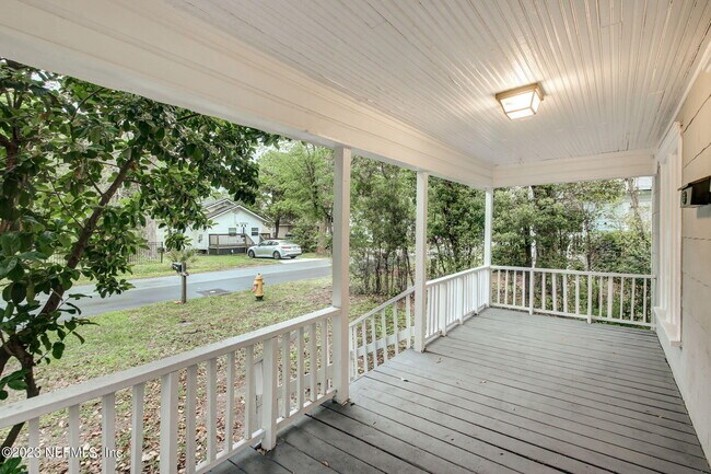 Foto del edificio - 3236 Gilmore St