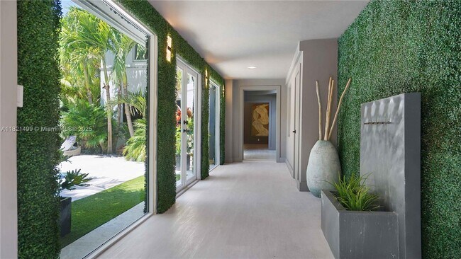 Foto del edificio - 5650 Pine Tree Dr