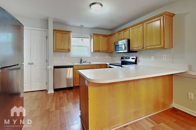 Building Photo - 928 Shannondale Dr