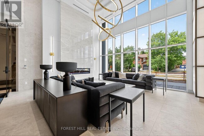 Photo du bâtiment - 8888-8888 Yonge St