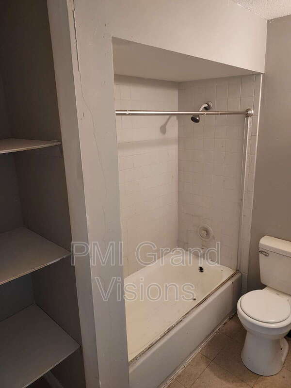 Building Photo - 1624 N Water St
