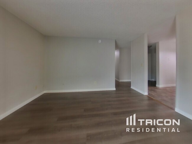 Foto del edificio - 1678 Maywood Dr