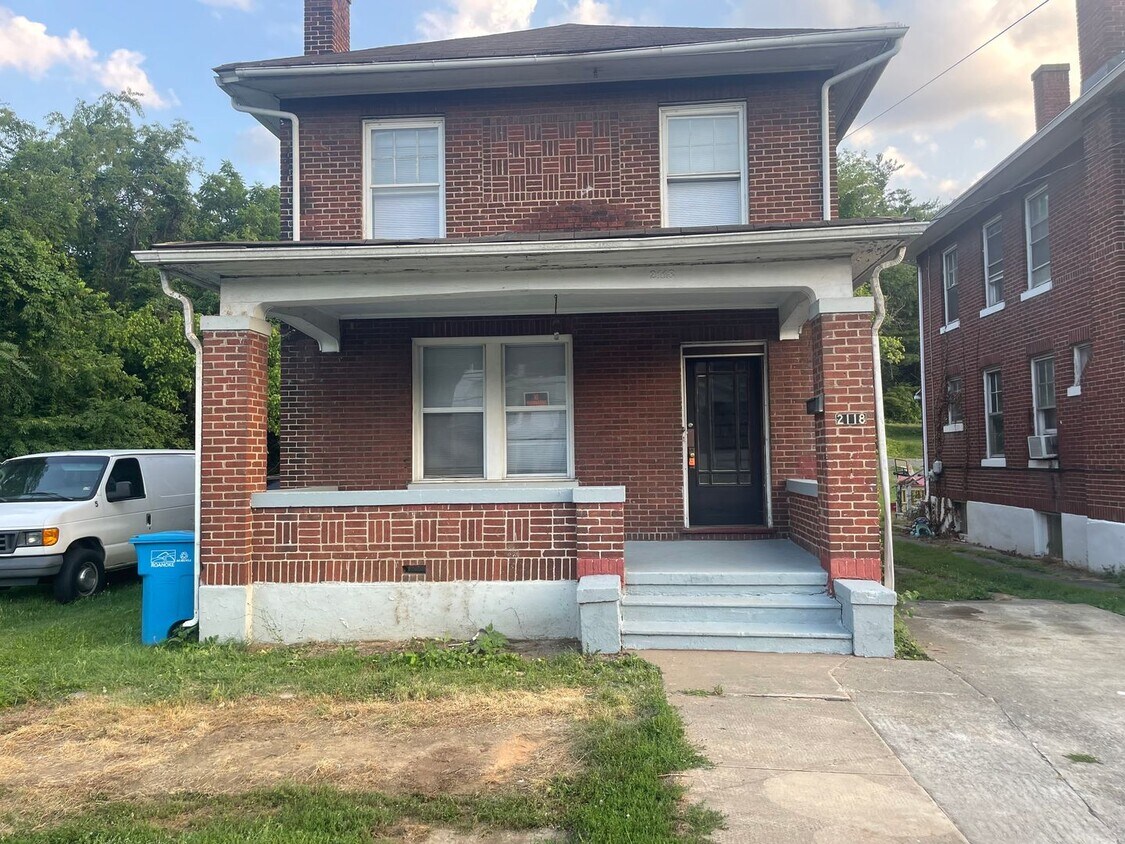 Foto principal - 3 bedroom 1.5 bath House for rent