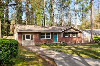 Building Photo - 2883 Fantasy Ln