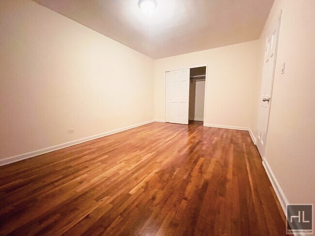 Foto del edificio - 34-15 PARSONS BOULEVARD