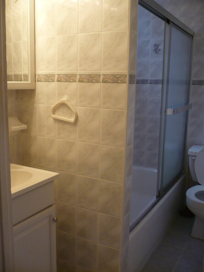 Bathroom - 5611 Catalpa Ave
