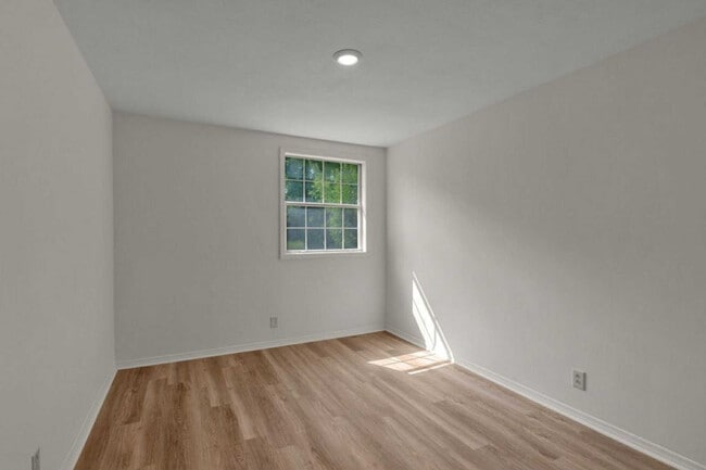 Building Photo - 1434 E Cedar Ln