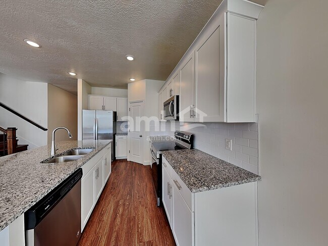 Building Photo - 1279 N Wagon Wy